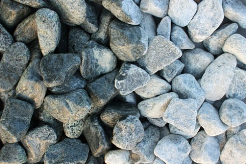 Kamenclub.ru: Щебень галтованный зеленый (змеевик) фр. 50-100 мм.  купить в Самаре галтовка мраморная зеленый, салатовый мрамор 12 500 руб/т   фото КАМЕНЬ КЛУБ