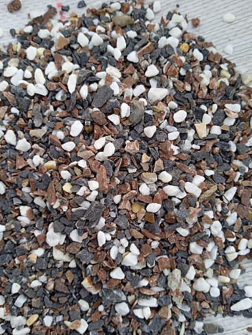 Kamenclub.ru: Мраморная крошка (щебень крошка микс: белый-зеленый-розовый) фр. 3-5 мм.  купить в Самаре мрамор белый, зеленый, розовый мраморная декоративная крошка каменная 12000 руб/т   фото КАМЕНЬ КЛУБ