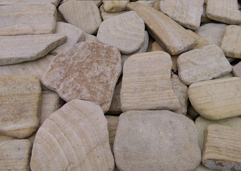 Kamenclub.ru: Песчаник пластушка галтованный желтый с рисунком (3 см)  купить в Самаре плитняк - пластушка желтый песчаник 21000 руб/м3   фото КАМЕНЬ КЛУБ