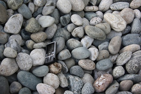 Kamenclub.ru: Галька речная окат (ассорти) фр. 50-100 мм. купить  в Самаре галька природная округлая серая белая черная серая коричневая синяя галька речная окатанная округлая 6200 руб/т   фото КАМЕНЬ КЛУБ