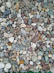 Kamenclub.ru: Галька горная речная окат (цветная) фр. 20-40 мм. купить  в Самаре галька речная серый синий бежевый белый окатанная речная галька ландшафтная 6800 руб/т   фото КАМЕНЬ КЛУБ