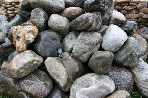 Kamenclub.ru: Речной валун Кабанчик фр.300-500 мм.  купить в Самаре крупный природный камень галька серый, темно-серый речной валун галечник масштабный 7000 руб/т   фото КАМЕНЬ КЛУБ