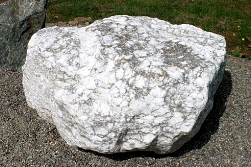 Kamenclub.ru: Мраморизированный известняк фр.500-1500 мм.  купить в Самаре    10000 руб/т   фото КАМЕНЬ КЛУБ