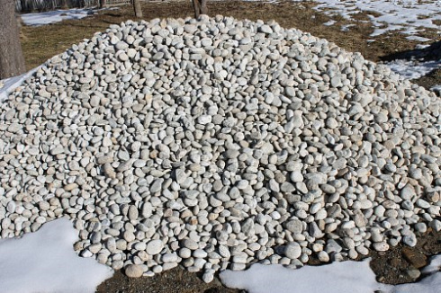 Kamenclub.ru: Галька речная окат (серо-белая) фр. 70-120 мм купить  в Самаре галька галечник бело-серая, серо-белая, серая, белая речная природная галька  8000 руб/т   фото КАМЕНЬ КЛУБ