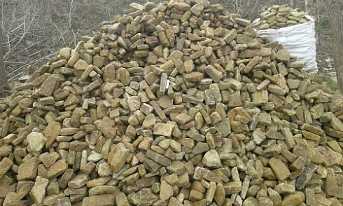 Kamenclub.ru: Песчаник для строительства и кладки блочный (фр 100-200 мм)  купить в Самаре песчаник бежевый серый рыжий валун мелкий для строительства песчаник 6500 руб/т   фото КАМЕНЬ КЛУБ