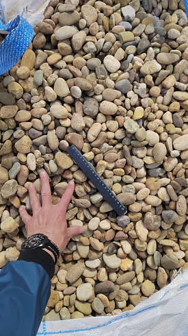 Kamenclub.ru: Галька речная окат рыжая фр. 20-40 мм. купить  в Самаре галька речная окатанная рыжая желтая серая округлая речная галька 5000 руб/т   фото КАМЕНЬ КЛУБ