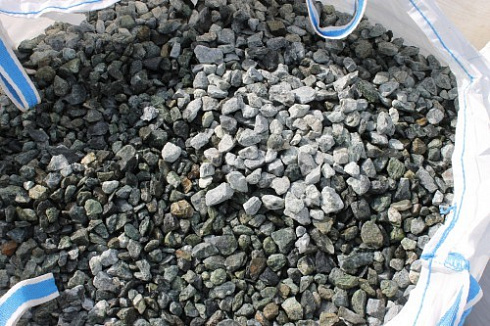 Kamenclub.ru: Щебень крошка зеленый (змеевик) фр. 20-40 мм.  купить в Самаре мрамор зеленый, салатовый ландшафтная мраморная крошка 8500 руб/т   фото КАМЕНЬ КЛУБ