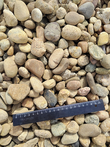 Kamenclub.ru: Галька речная окат рыжая фр. 20-40 мм. купить  в Самаре галька речная окатанная рыжая желтая серая округлая речная галька 5000 руб/т   фото КАМЕНЬ КЛУБ