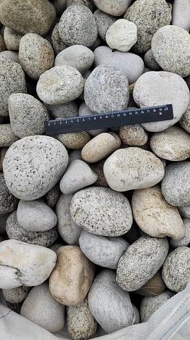 Kamenclub.ru: Галька речная окат (серо-белая) фр. 70-120 мм купить  в Самаре галька галечник бело-серая, серо-белая, серая, белая речная природная галька  8000 руб/т   фото КАМЕНЬ КЛУБ