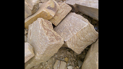 Kamenclub.ru: Песчаник пластушка желтый с рисунком (4-6 см)  купить в Самаре плитняк пластушка желтый с рисунком песчаник 9 000 руб/м3   фото КАМЕНЬ КЛУБ