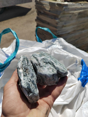 фото Галтованный жадеит (фр. 70-100 мм)  купить в Самаре в интернет-портале КАМЕНЬ КЛУБ