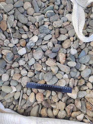 Kamenclub.ru: Галька речная окат (серая) фр.40-60 мм купить  в Самаре галька речная серый бежевый рыжий коричневый округлый речной камень 5000 руб/т   фото КАМЕНЬ КЛУБ