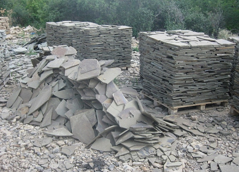 Kamenclub.ru: Песчаник пластушка серо-зеленый (1,5 см)  купить в Самаре плитняк - пластушка серо-зеленый, серый, зеленый пластушка рваная ландшафтная колотая 10200 руб/м3   фото КАМЕНЬ КЛУБ