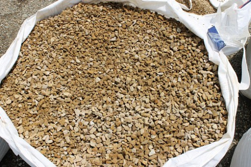 Kamenclub.ru: Щебень крошка желтый (песчаник) фр. 10-20 мм.  купить в Самаре песчаник бежевый, серый, рыжий декоративный ландшафтный щебень колотый 9500 руб/т   фото КАМЕНЬ КЛУБ