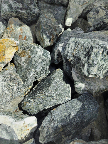 фото Галтованный жадеит (фр. 70-100 мм)  купить в Самаре в интернет-портале КАМЕНЬ КЛУБ