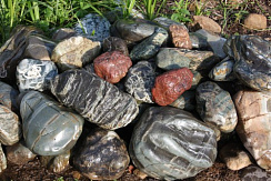 Kamenclub.ru: Ландшафтные валунчики фр.100-500 мм.  купить в Самаре крупный природный камень серый, темно-серый, светло-серый речной валун крупный 4800 руб/т   фото КАМЕНЬ КЛУБ