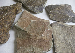 Kamenclub.ru: Песчаник пластушка "фонтанка" серо-зеленая (3,0-5,0 см)  купить в Самаре песчаник серо-зеленая колотые плитки облицовочные пластушки 11400 руб/м3   фото КАМЕНЬ КЛУБ