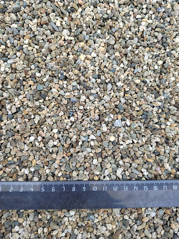 Kamenclub.ru: Галька речная окат (серая) фр.3-5 мм купить  в Самаре галька речная серая бежевый темно-серый окатанный речной камень округлый 9500 руб/т   фото КАМЕНЬ КЛУБ