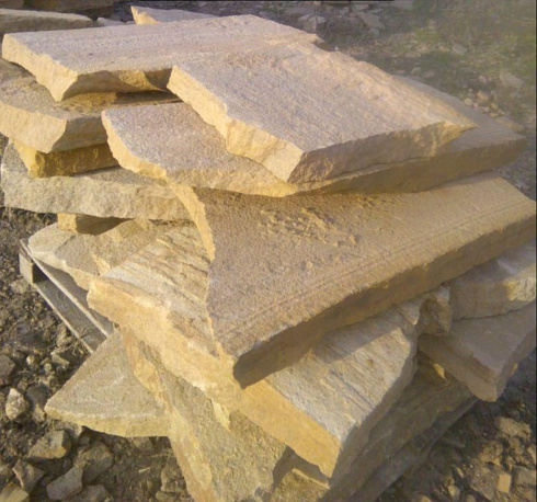 Kamenclub.ru: Форматный камень (плаха) пошаговая дорожка от 70-150 см (4 -12 см)  купить в Самаре плитняк  форматный плаха желтый песчаник 9 000 руб/т   фото КАМЕНЬ КЛУБ