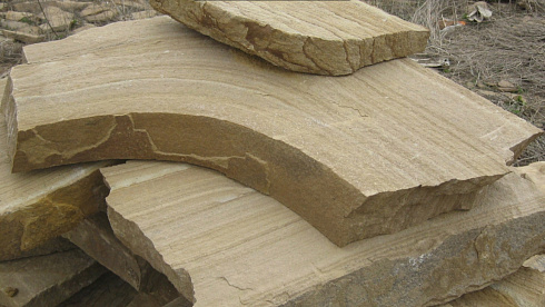 Kamenclub.ru: Форматный камень (плаха) пошаговая дорожка от 70-150 см (4 -12 см)  купить в Самаре плитняк  форматный плаха желтый песчаник 9 000 руб/т   фото КАМЕНЬ КЛУБ