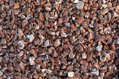 Kamenclub.ru: Мраморная крошка (щебень галтованный розовый) фр.5-10 мм.  купить в Самаре мрамор розовый, красный окатанный мраморный щебень декоративный ландшатфный 15000 руб/т   фото КАМЕНЬ КЛУБ