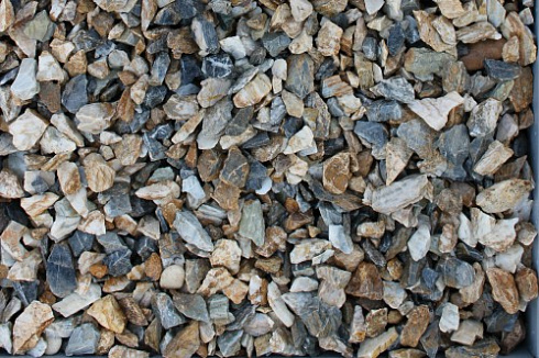 Kamenclub.ru: Мраморная крошка (щебень крошка медовый), фр. 10-20 мм.  купить в Самаре песчаник бежевый, серый каменная ландшафтная крошка  12000 руб/т   фото КАМЕНЬ КЛУБ