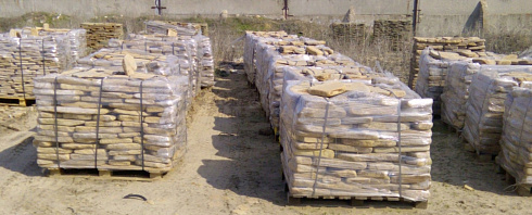 Kamenclub.ru: Песчаник пластушка галтованный желтый с рисунком (3 см)  купить в Самаре плитняк - пластушка желтый песчаник 21000 руб/м3   фото КАМЕНЬ КЛУБ