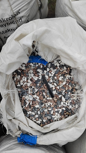 Kamenclub.ru: Мраморная крошка (щебень галтованный микс:белый-зеленый-розовый) фр.20-40 мм.  купить в Самаре мрамор белый, зеленый, розовый мрамор декоративный (галтовка) 15500 руб/т   фото КАМЕНЬ КЛУБ