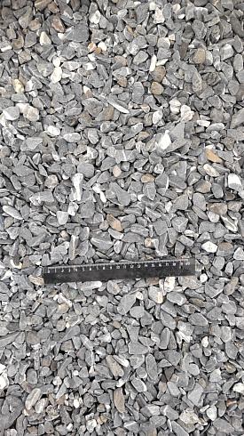 Kamenclub.ru: Щебень галтованный черный (мрамор) фр.10-20 мм.  купить в Самаре мрамор черный с белыми прожилками, черный, белый окатанный округлый ландшафтный декоративный щебень 15000 руб/т   фото КАМЕНЬ КЛУБ