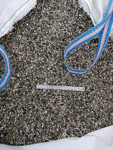 Kamenclub.ru: Галька речная окат (серая) фр.5-10 мм купить  в Самаре галька речная серая, серый, темно-серый, светло-серый, коричневый речная окатанная галька декоративная ландшатфная 5000 руб/т   фото КАМЕНЬ КЛУБ