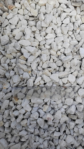 Kamenclub.ru: Мраморная крошка, щебень, цвет-белый, фр. 5-10 мм.  купить в Самаре мрамор белый, айвори, молочный мраморная каменная крошка ландшафтная 12000 руб/т   фото КАМЕНЬ КЛУБ