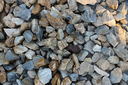 Kamenclub.ru: Мраморная крошка (щебень крошка медовый) фр. 20-40 мм.  купить в Самаре мрамор бежевый рыжий желтый ландшафтная мраморная крошка 12000 руб/т   фото КАМЕНЬ КЛУБ