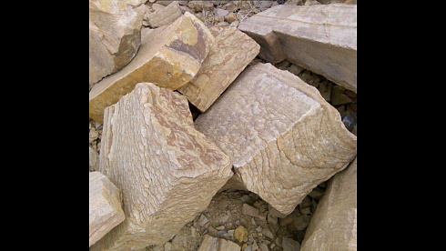 Kamenclub.ru: Песчаник пластушка желтый с рисунком (4-6 см)  купить в Самаре плитняк пластушка желтый с рисунком песчаник 9 000 руб/м3   фото КАМЕНЬ КЛУБ