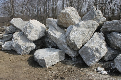 Kamenclub.ru: Мраморизированный известняк фр.500-1500 мм.  купить в Самаре    10000 руб/т   фото КАМЕНЬ КЛУБ