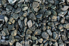 Kamenclub.ru: Щебень галтованный зеленый (змеевик) фр. 20-40 мм.  купить в Самаре мрамор зеленый, салатовый оголтованный щебень мраморный 12500 руб/т   фото КАМЕНЬ КЛУБ