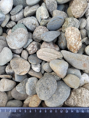 Kamenclub.ru: Галька речная окат (пестрая) фр. 20-40 мм. купить  в Самаре галька речная пестрая, серая, серые оттенки галька речная окатанная округлая 5000 руб/т   фото КАМЕНЬ КЛУБ