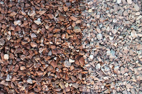 Kamenclub.ru: Мраморная крошка (щебень галтованный розовый) фр.10-20 мм.  купить в Самаре мрамор розовый, красный ландшафтный декоративный окатанный округлый щебень 15000 руб/т   фото КАМЕНЬ КЛУБ