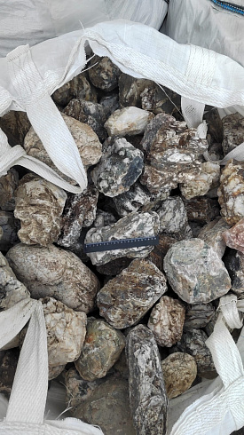 Kamenclub.ru: Кварцевый валунчик фр.100-300 мм.  купить в Самаре кварц белый, бежевый молочный рыжий крупный природный камень галечник 7850 руб/т   фото КАМЕНЬ КЛУБ