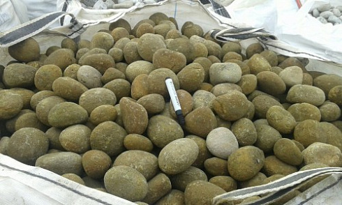 Kamenclub.ru: Песчаник ядра, фр. 100-300 мм  купить в Самаре песчаник бежевый серый рыжий речная галька 5 000 руб/т   фото КАМЕНЬ КЛУБ