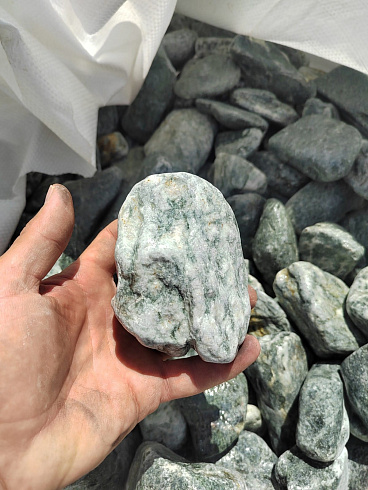 фото Галтованный жадеит (фр. 70-100 мм)  купить в Самаре в интернет-портале КАМЕНЬ КЛУБ