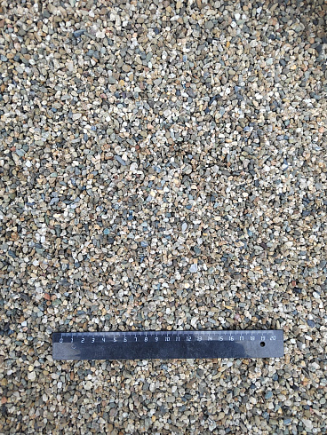 Kamenclub.ru: Галька речная окат (серая) фр.3-5 мм купить  в Самаре галька речная серая бежевый темно-серый окатанный речной камень округлый 9500 руб/т   фото КАМЕНЬ КЛУБ