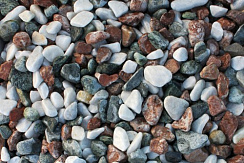 Kamenclub.ru: Мраморная крошка (щебень галтованный микс:белый-черный-розовый) фр.40-70 мм.  купить в Самаре мрамор белый, черный розовый декоративный щебень галтованный 15500 руб/т   фото КАМЕНЬ КЛУБ