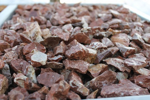 Kamenclub.ru: Мраморная крошка (щебень крошка розовый) фр. 20-40 мм.  купить в Самаре мрамор розовый, красный мраморная крошка декоративная 11000 руб/т   фото КАМЕНЬ КЛУБ