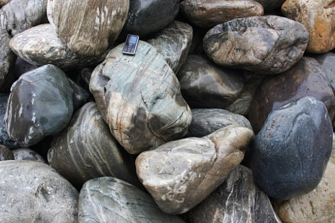 Kamenclub.ru: Речной валун Кабанчик фр.300-500 мм.  купить в Самаре крупный природный камень галька серый, темно-серый речной валун галечник масштабный 7000 руб/т   фото КАМЕНЬ КЛУБ