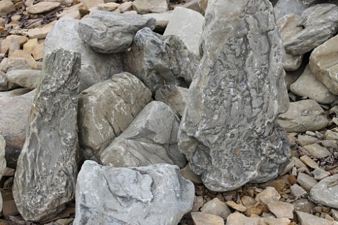 Kamenclub.ru: Песчаник декоративный ландшафтный (фр. 300-500 мм)  купить в Самаре песчаник желтый рыжий серый зеленый валун речной окатанный природный песчаника 4 500 руб/т   фото КАМЕНЬ КЛУБ