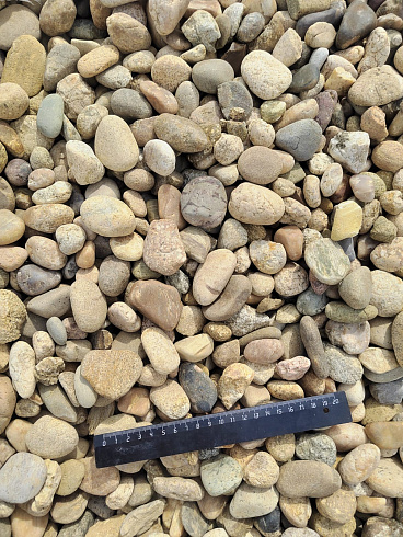 Kamenclub.ru: Галька речная окат рыжая фр. 20-40 мм. купить  в Самаре галька речная окатанная рыжая желтая серая округлая речная галька 5000 руб/т   фото КАМЕНЬ КЛУБ