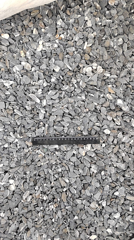 Kamenclub.ru: Щебень галтованный черный (мрамор) фр.10-20 мм.  купить в Самаре мрамор черный с белыми прожилками, черный, белый окатанный округлый ландшафтный декоративный щебень 15000 руб/т   фото КАМЕНЬ КЛУБ