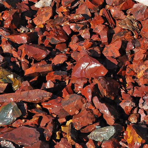 Kamenclub.ru: Щебень крошка красный (ЯШМА) фр. 5-10 мм.  купить в Самаре крошка каменная яшмы красный, бордовый, темно-красный декоративная крошка ландшафтная каменная яшмоидная 8500 руб/т   фото КАМЕНЬ КЛУБ