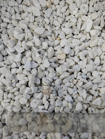 Kamenclub.ru: Мраморная крошка, щебень, цвет-белый, фр. 5-10 мм.  купить в Самаре мрамор белый, айвори, молочный мраморная каменная крошка ландшафтная 12000 руб/т   фото КАМЕНЬ КЛУБ