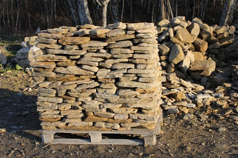 Kamenclub.ru: Песчаник колотый для облицовки (фр. 2-3 см)  купить в Самаре песчаник бежевый серый рыжий песчаник строительный 5000 руб/т   фото КАМЕНЬ КЛУБ